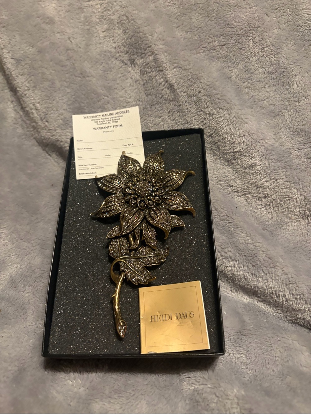 Heidi Daus Crystal Sunflower Brooch Pin w/ Original Box & Warranty Card - Picture 5 of 5